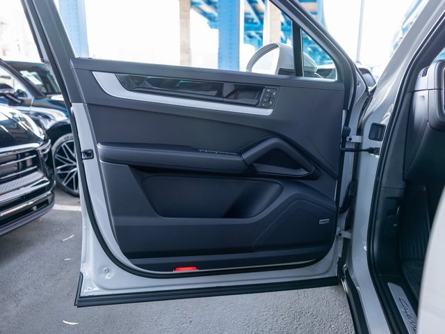 New 2026 Porsche Cayenne S image 34