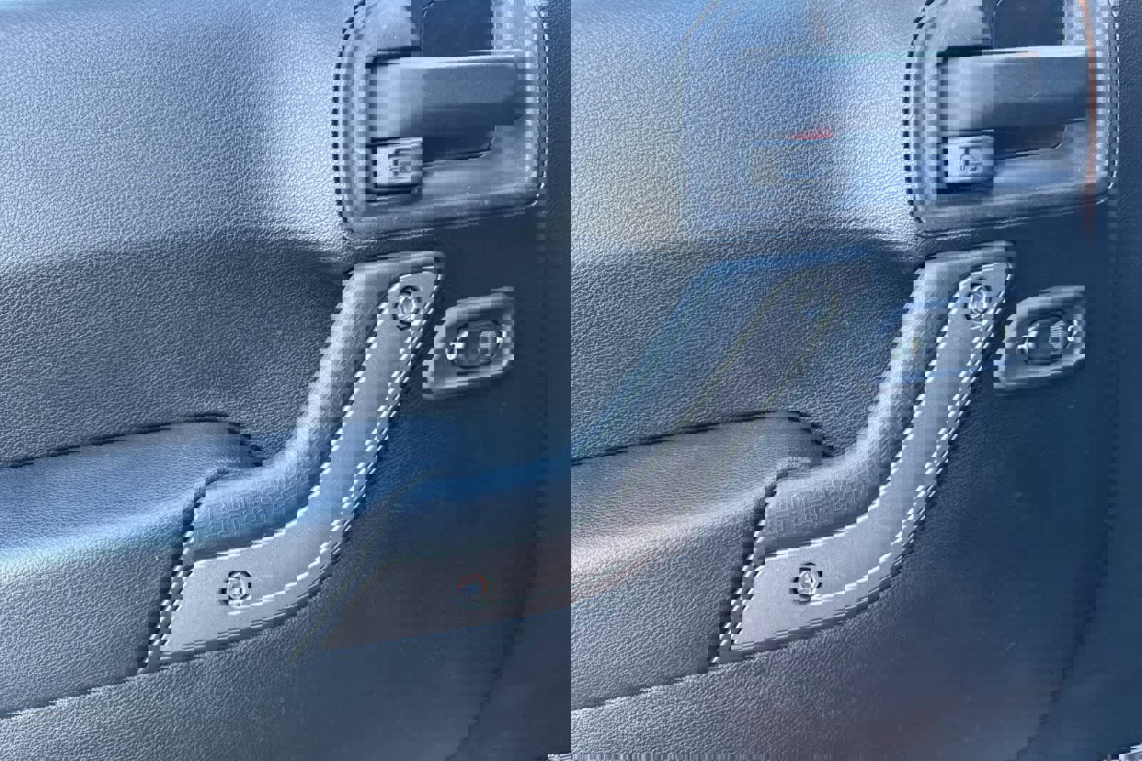 Used 2012 Jeep Wrangler Unlimited Sport image 12