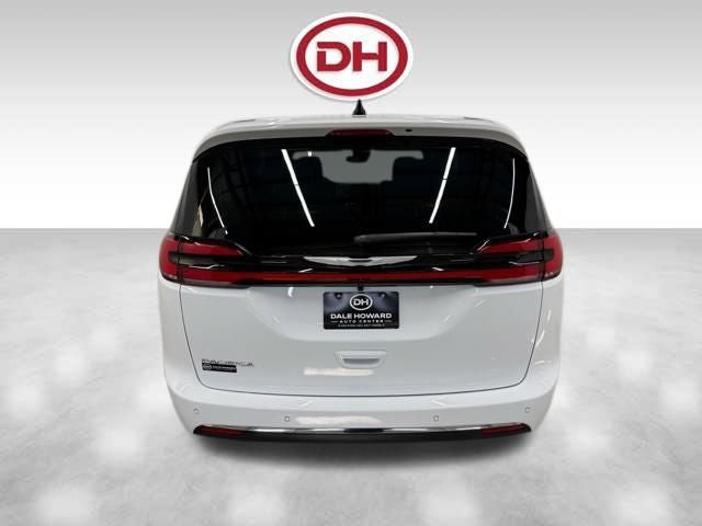 New 2026 Chrysler Pacifica Select FWD image 12