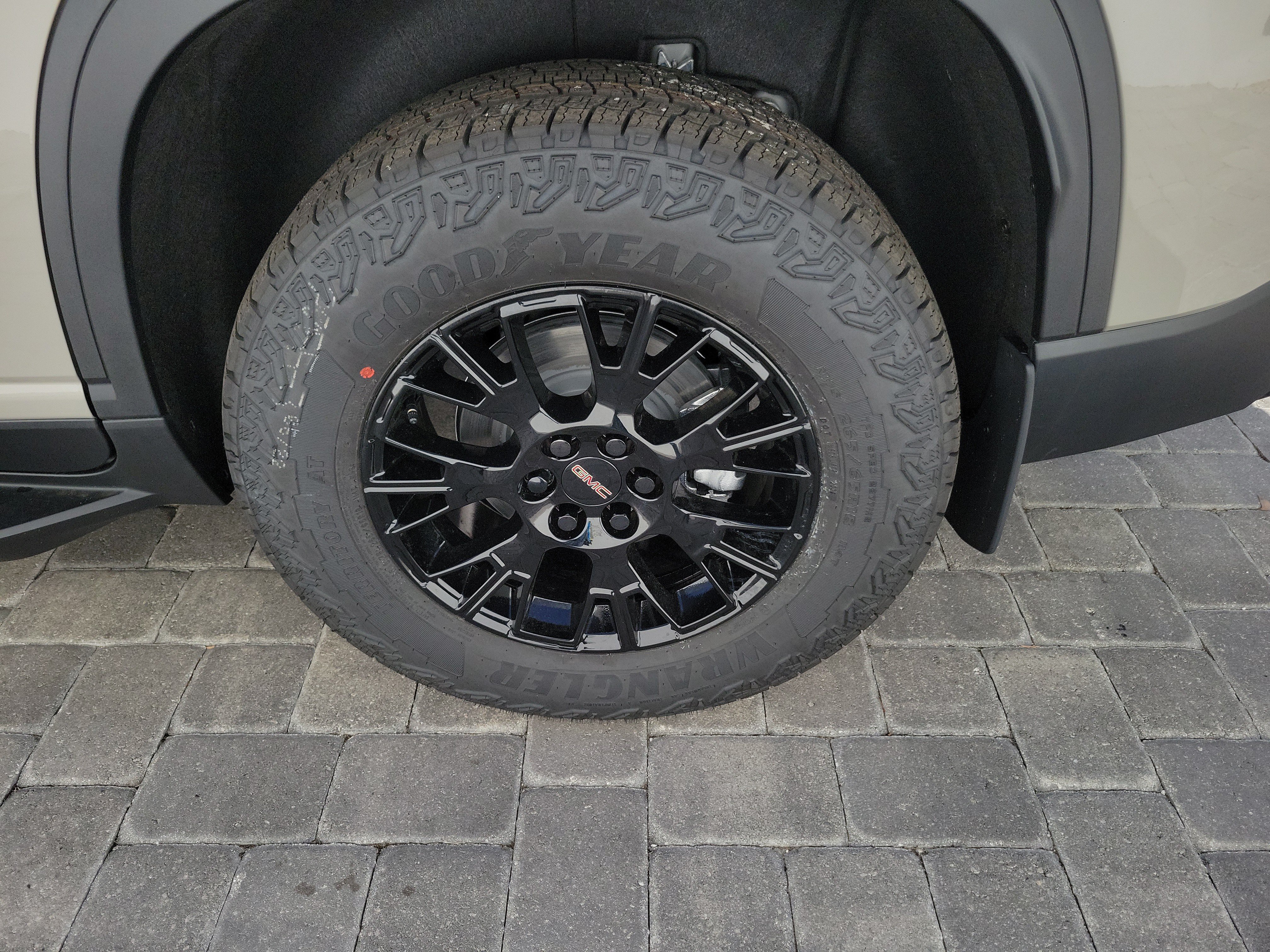 New 2026 GMC Acadia AT4 w/ LPO, Adventure Package AWD/4WD image 11