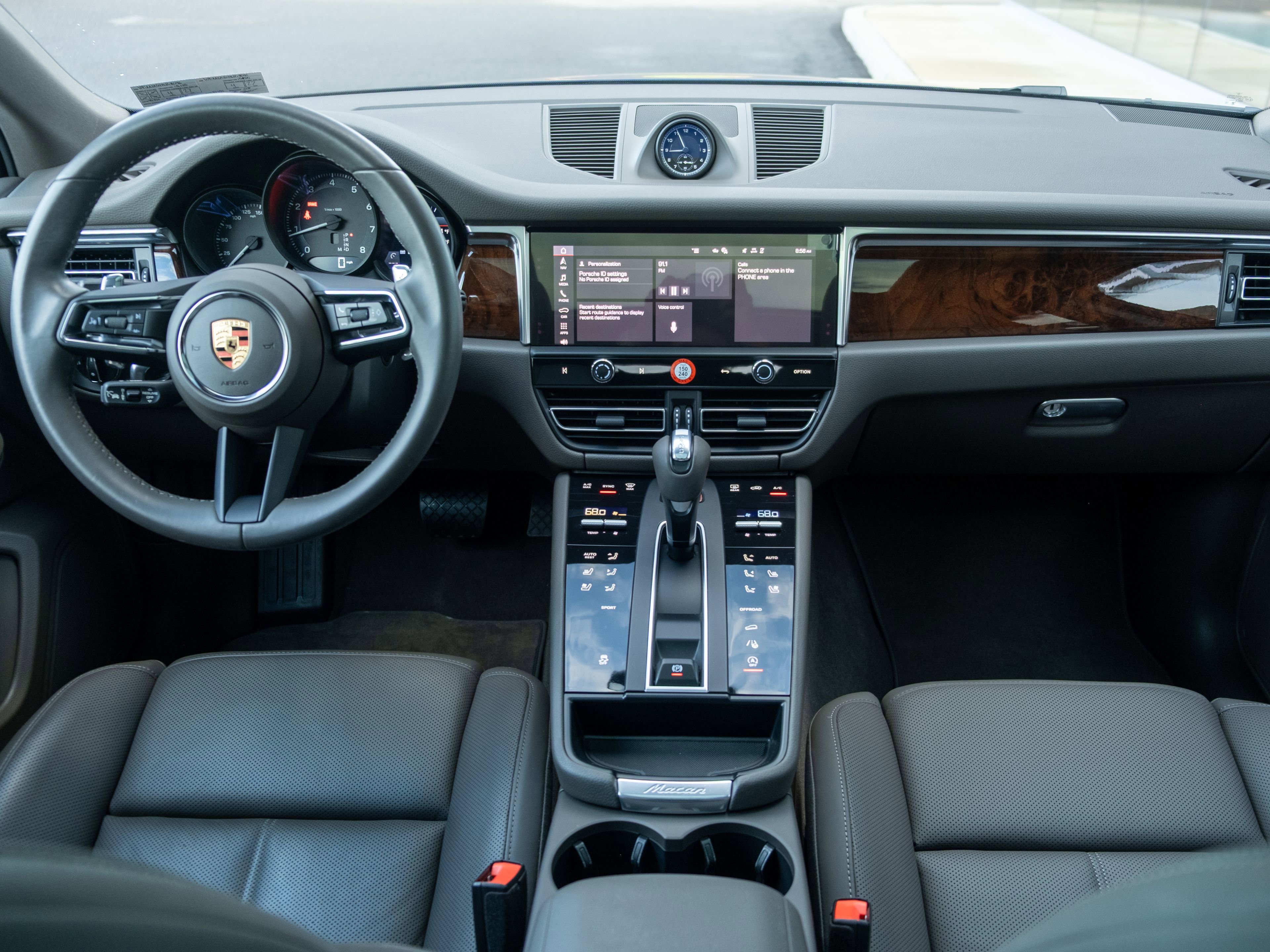 Certified 2023 Porsche Macan AWD/4WD image 6