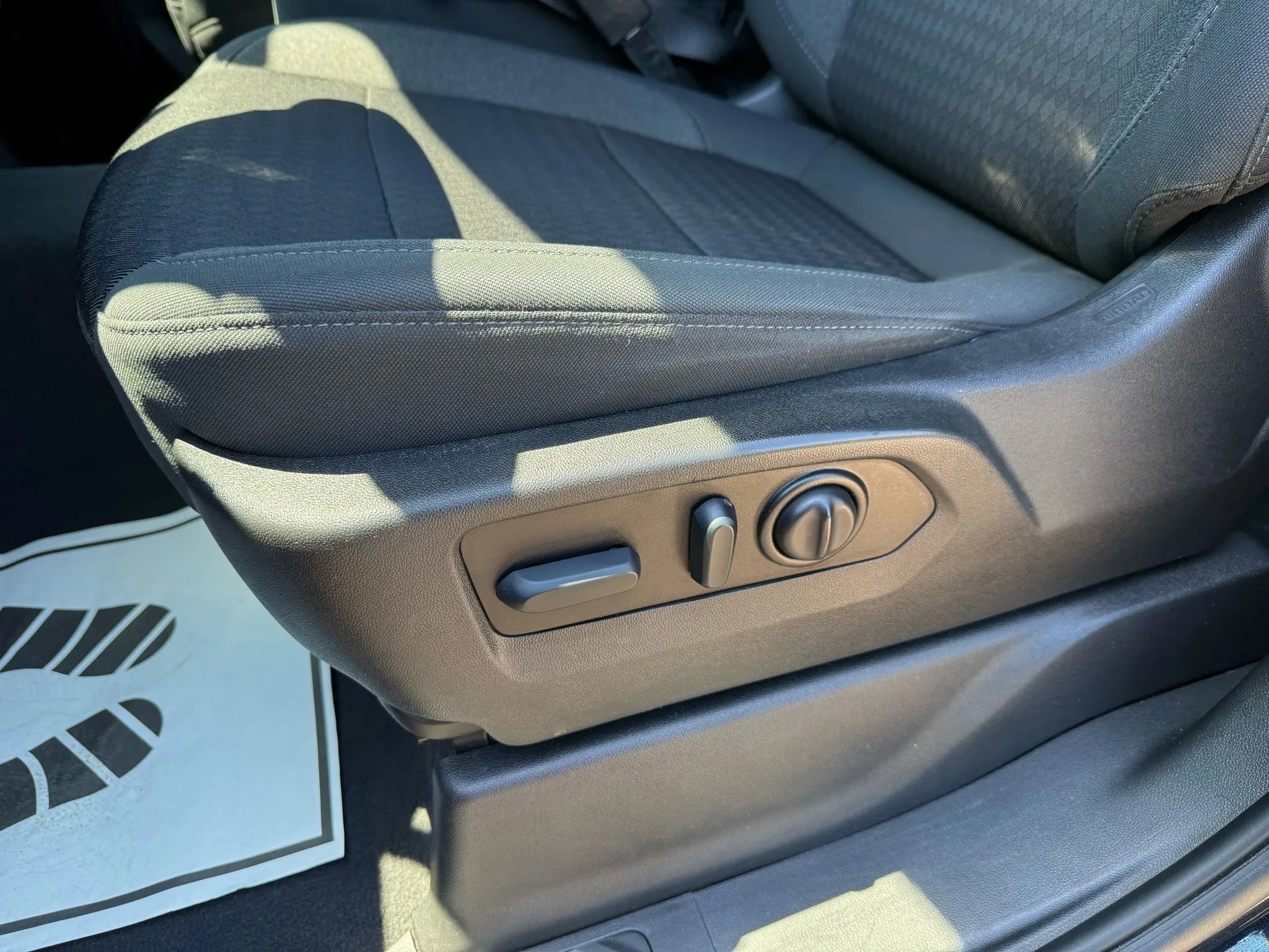 Used 2022 Chevrolet Silverado 1500 Custom w/ Safety Confidence Package image 32