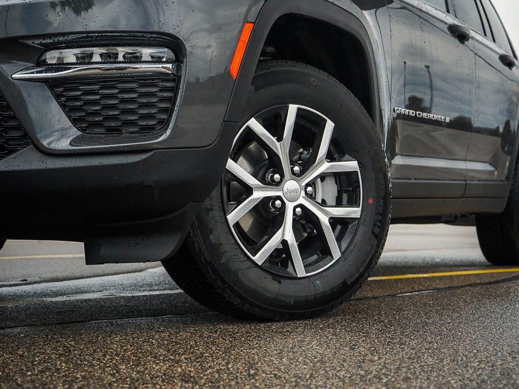 New 2025 Jeep Grand Cherokee Limited w/ Trailer Tow Package image 5