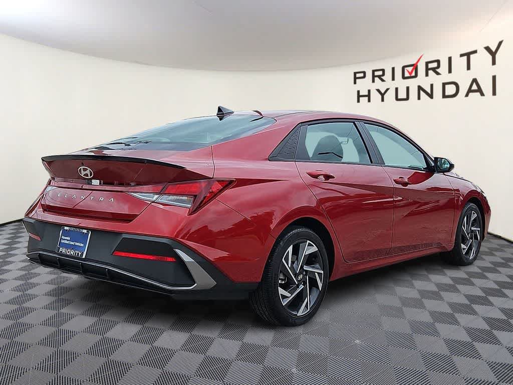 Certified 2025 Hyundai Elantra Sport FWD image 4