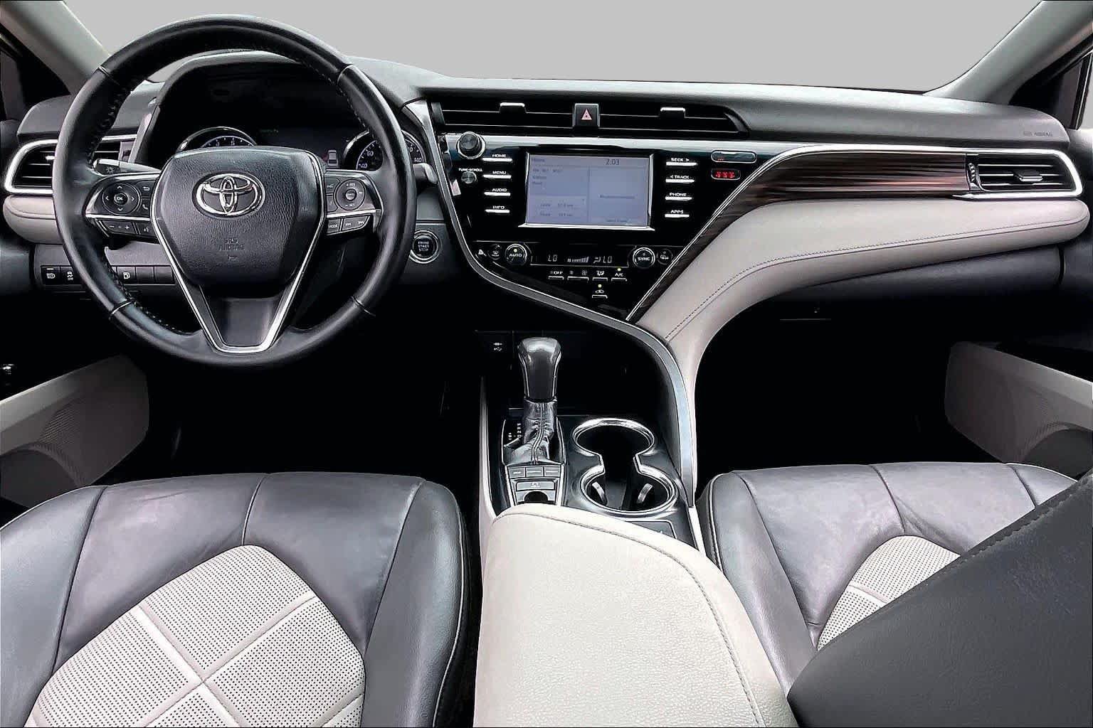 Used 2018 Toyota Camry XLE FWD image 16