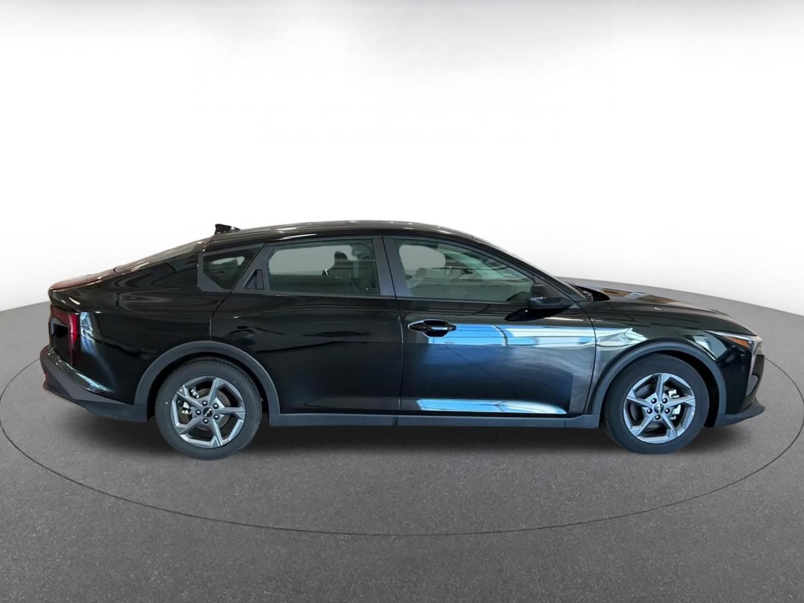 Used 2025 Kia K4 LXS image 16