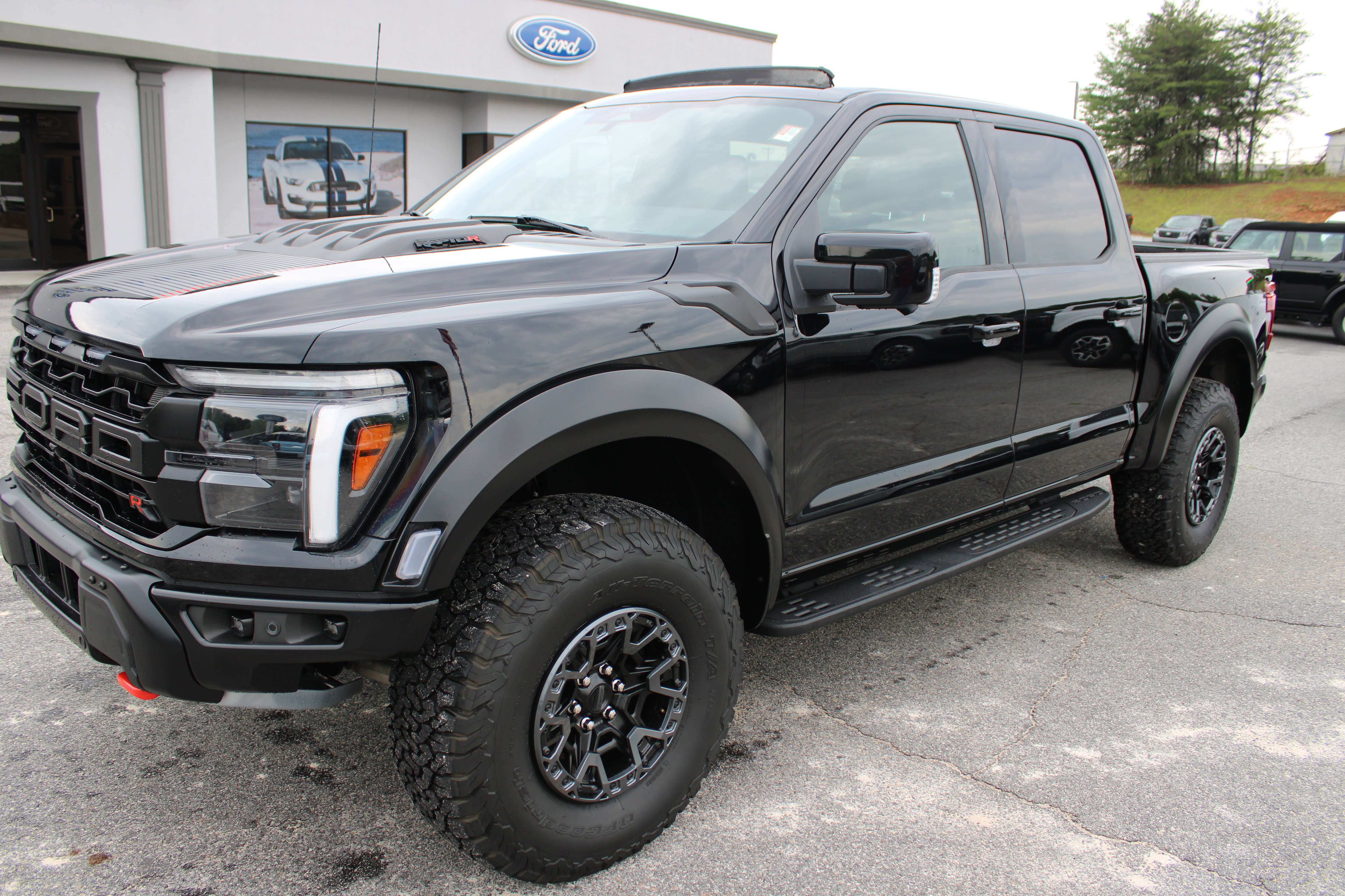 Used 2025 Ford F150 Raptor w/ Equipment Group 803A Raptor R AWD/4WD image 2