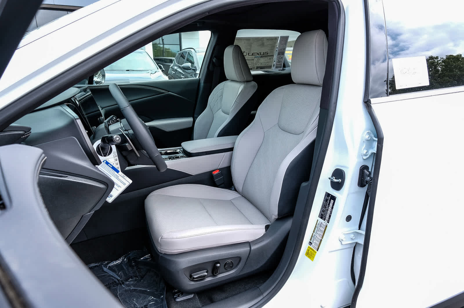 New 2025 Lexus RX 350h image 13