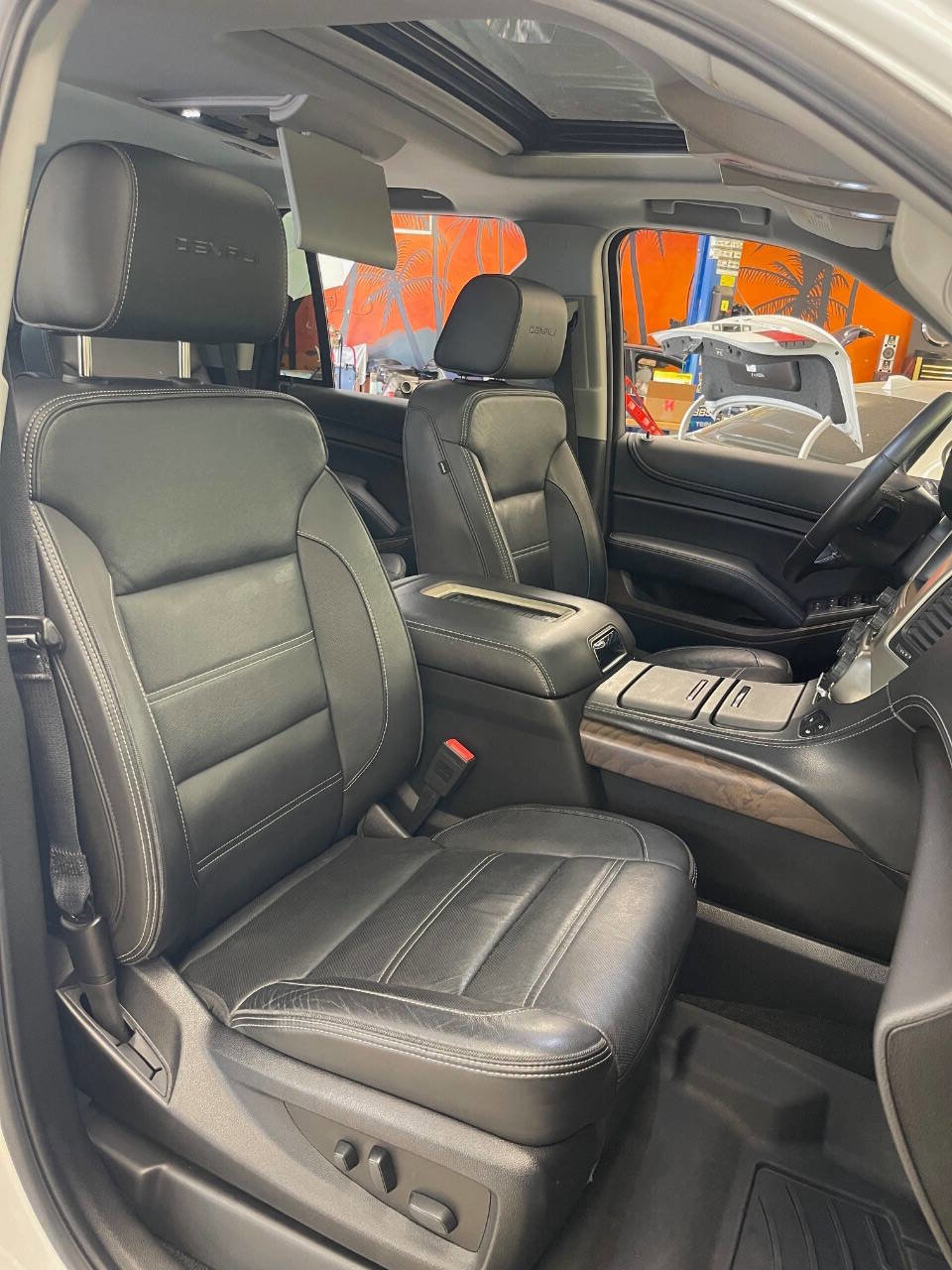 Used 2018 GMC Yukon Denali w/ Denali Ultimate Package AWD/4WD image 32