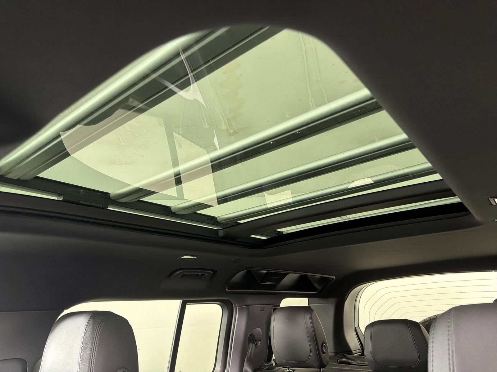 Used 2023 Land Rover Defender 110 S image 9