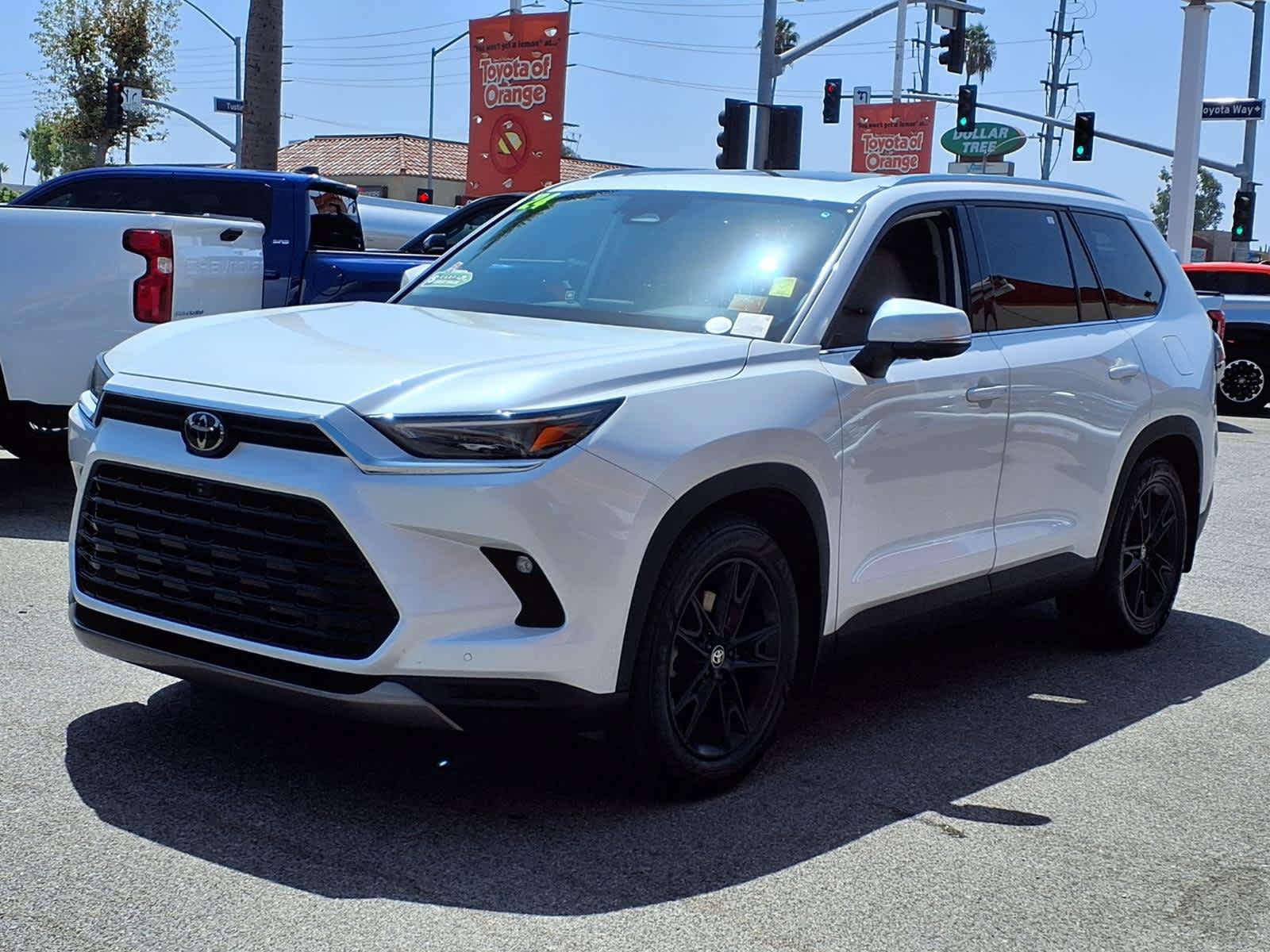 Used 2024 Toyota Grand Highlander AWD image 3