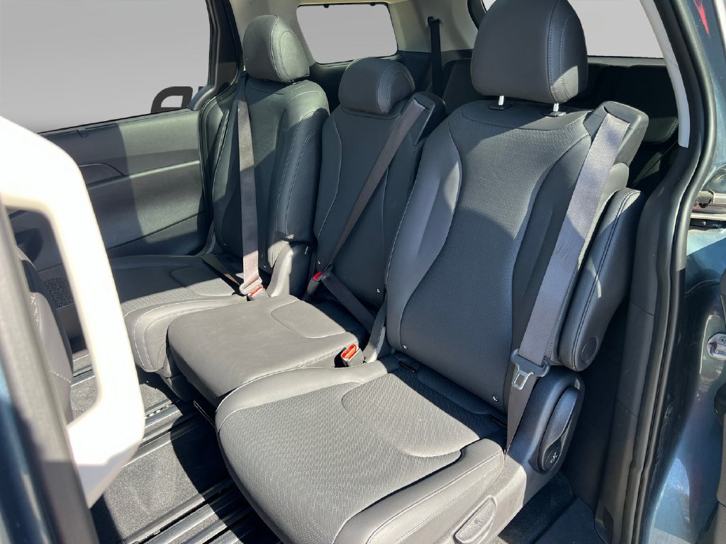 Used 2025 Kia Carnival SX Prestige FWD image 17