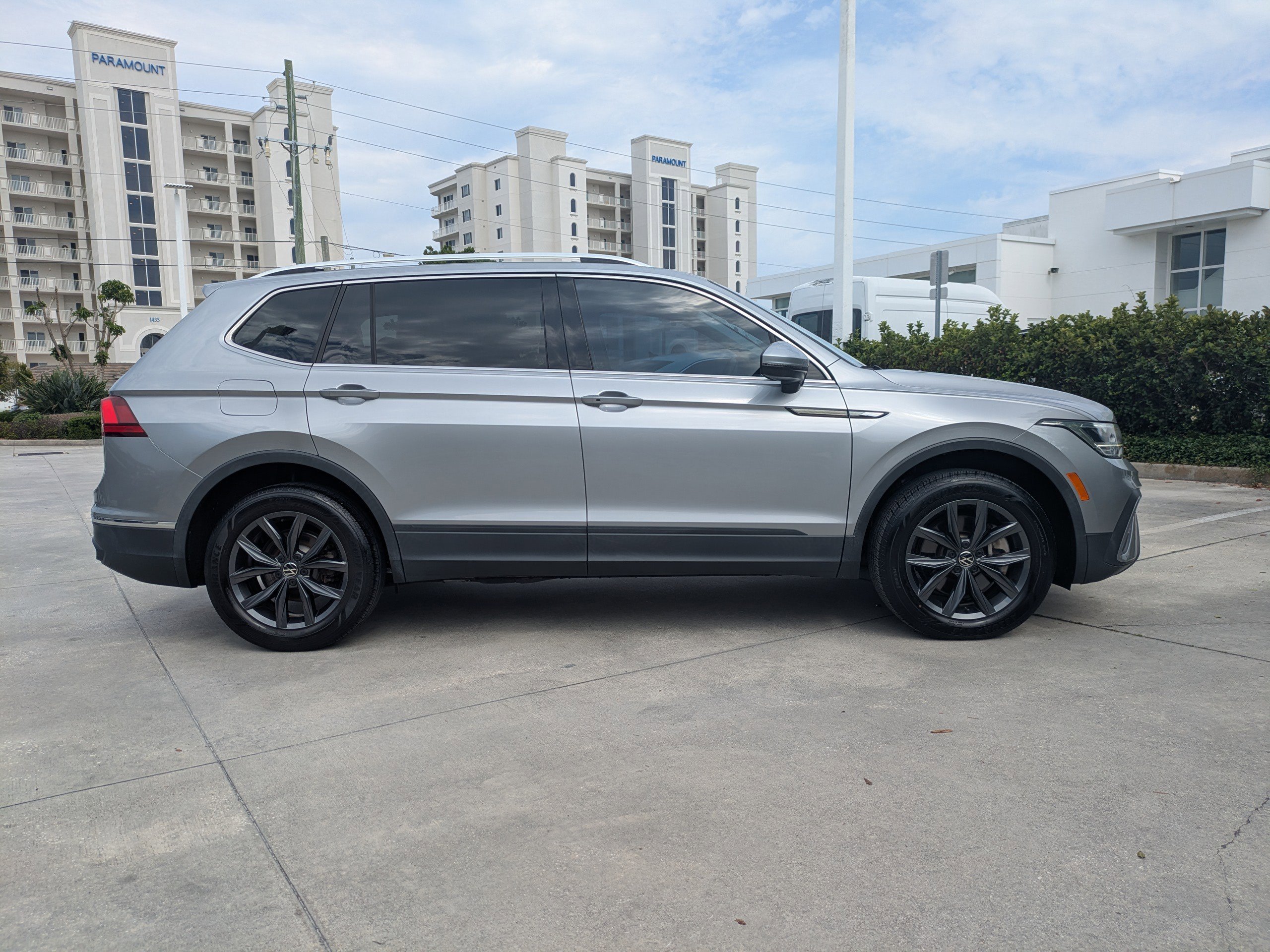 Certified 2023 Volkswagen Tiguan SE FWD image 3