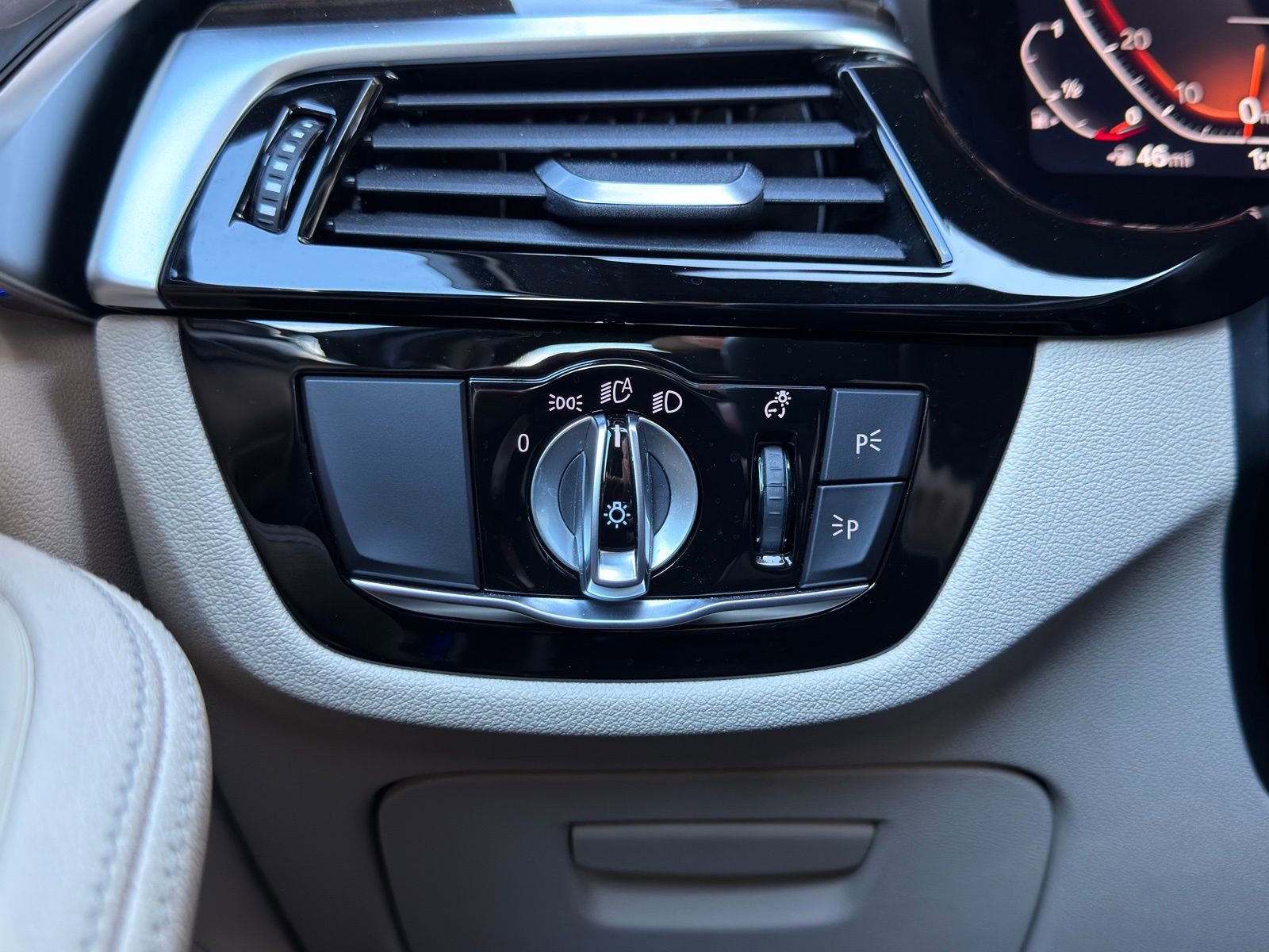 Used 2023 BMW 530i w/ Convenience Package image 22