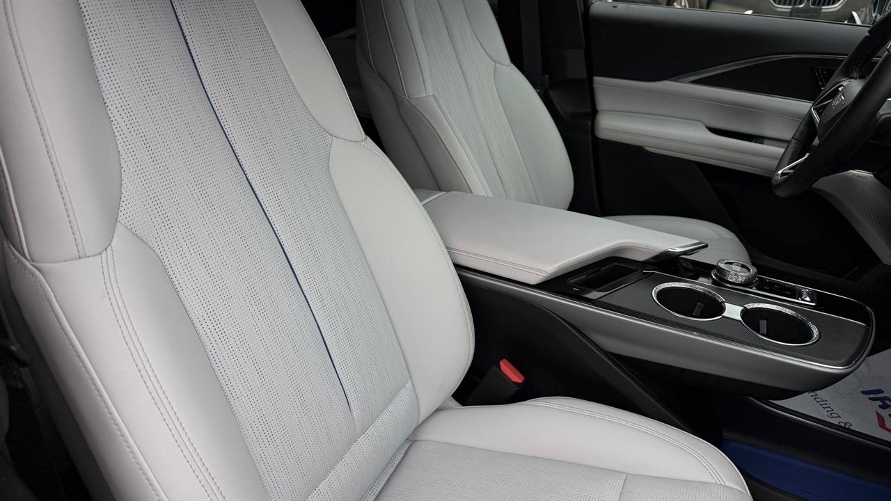 Used 2024 Cadillac Lyriq Sport RWD image 45