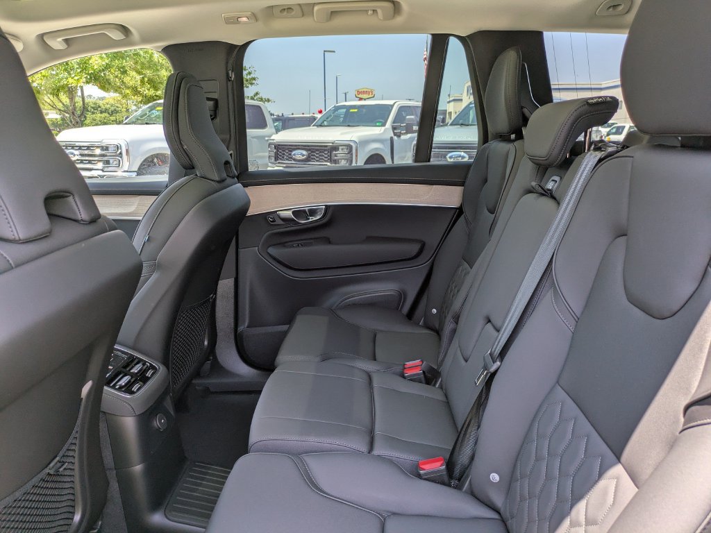 New 2026 Volvo XC90 T8 Plus w/ Protection Package Premier AWD/4WD image 13