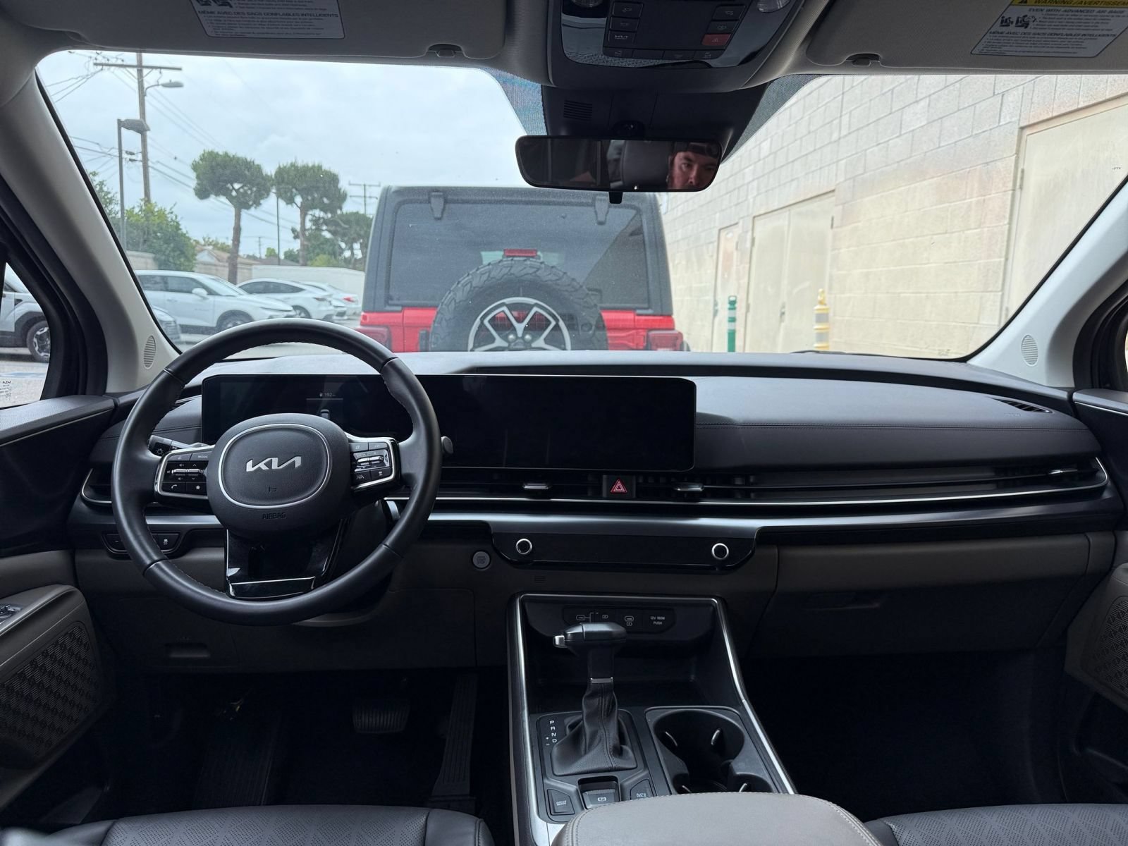 Used 2026 Kia Carnival FWD image 31