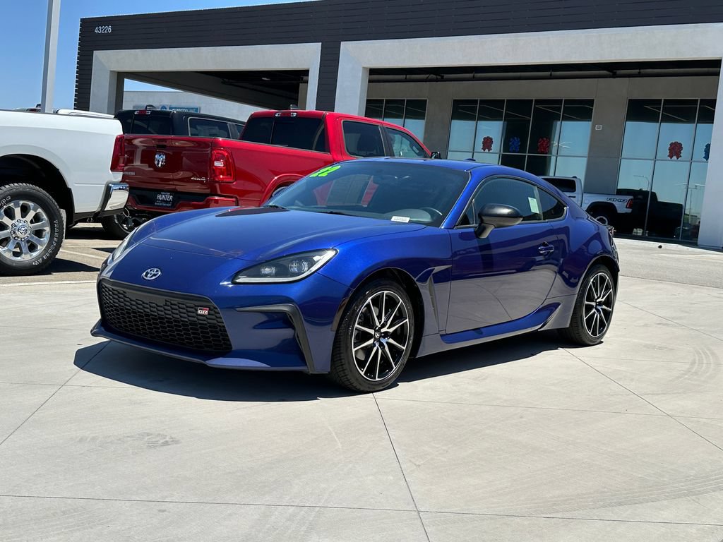 Used 2022 Toyota GR86 w/ ALL Weather Mat Package (TMS) RWD image 2