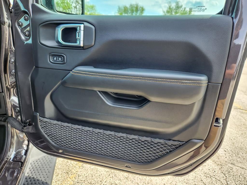 Used 2025 Jeep Wrangler Unlimited Sahara AWD/4WD image 22