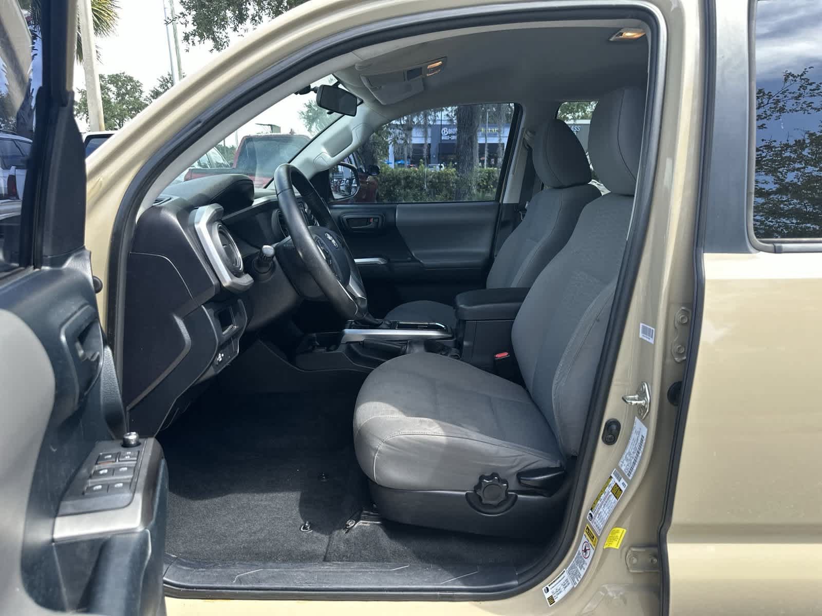 Used 2016 Toyota Tacoma SR5 w/ Towing Package RWD image 2