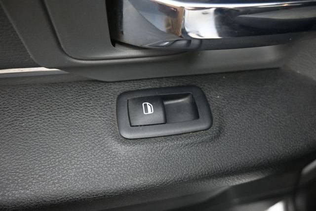Used 2022 RAM 1500 Classic SLT AWD/4WD image 38