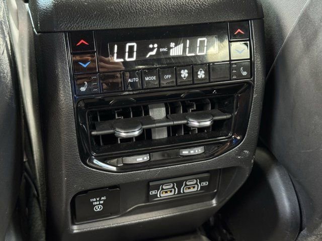 Used 2023 Jeep Grand Cherokee Overland w/ Luxury Tech Group IV AWD/4WD image 31
