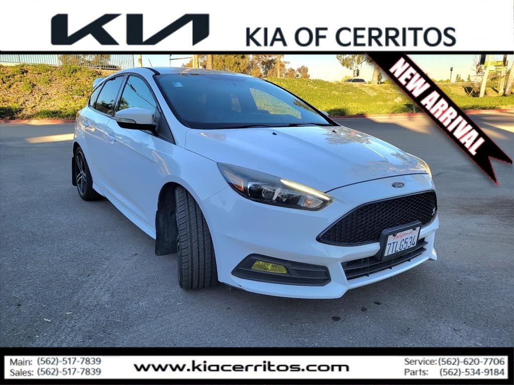 Used 2016 Ford Focus ST w/ Equipment Group 402A image 2