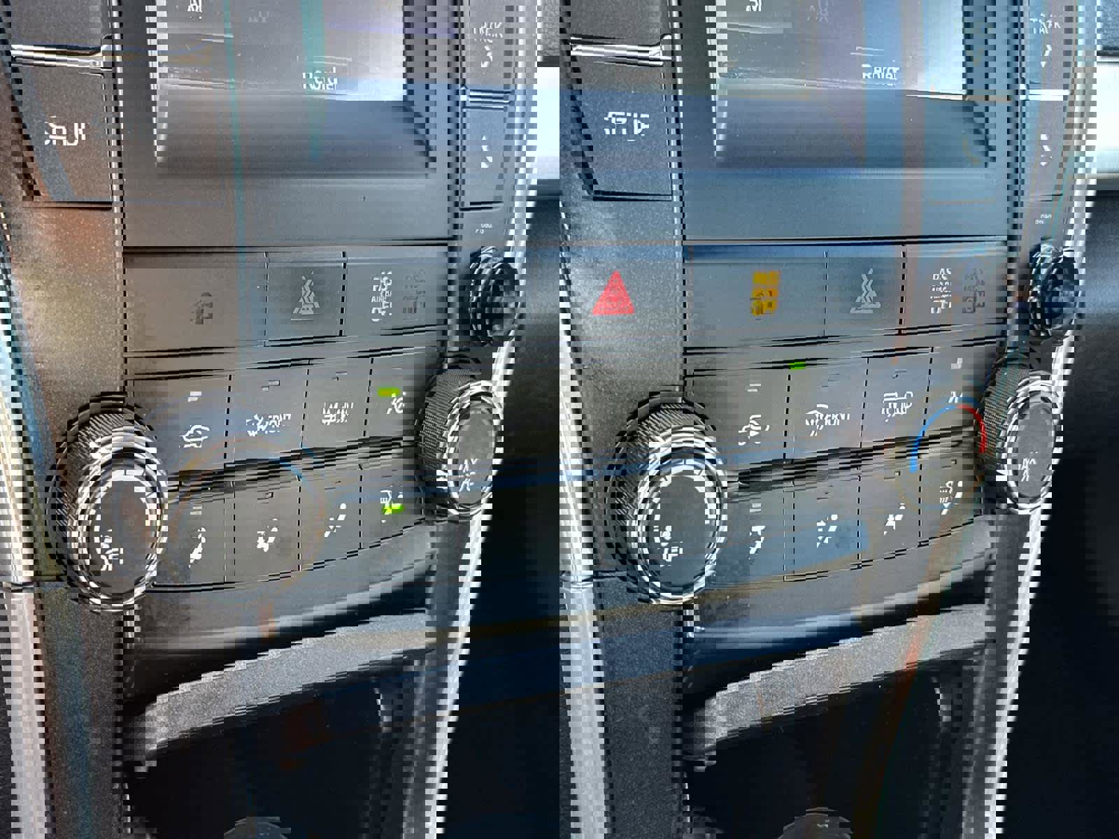 Used 2015 Toyota Camry SE image 25