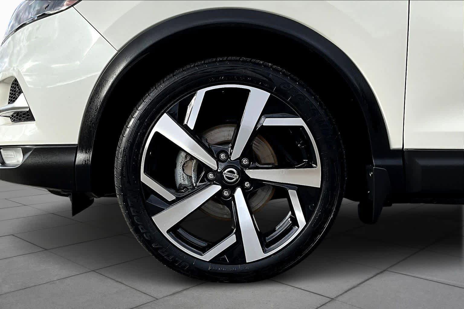 Used 2022 Nissan Rogue Sport SL w/ Premium Package image 11