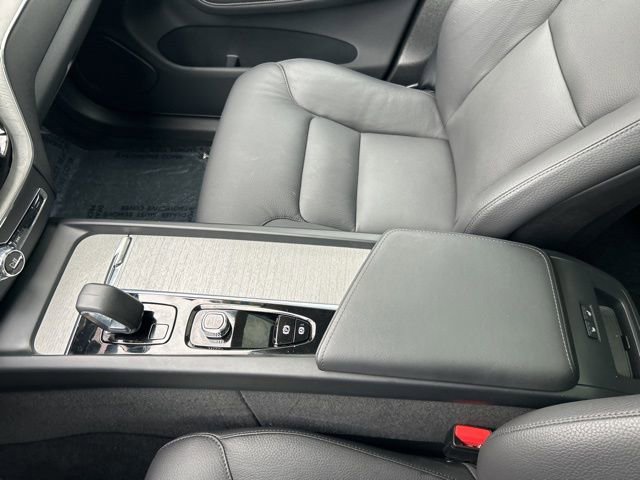 Certified 2025 Volvo XC60 B5 Plus image 26