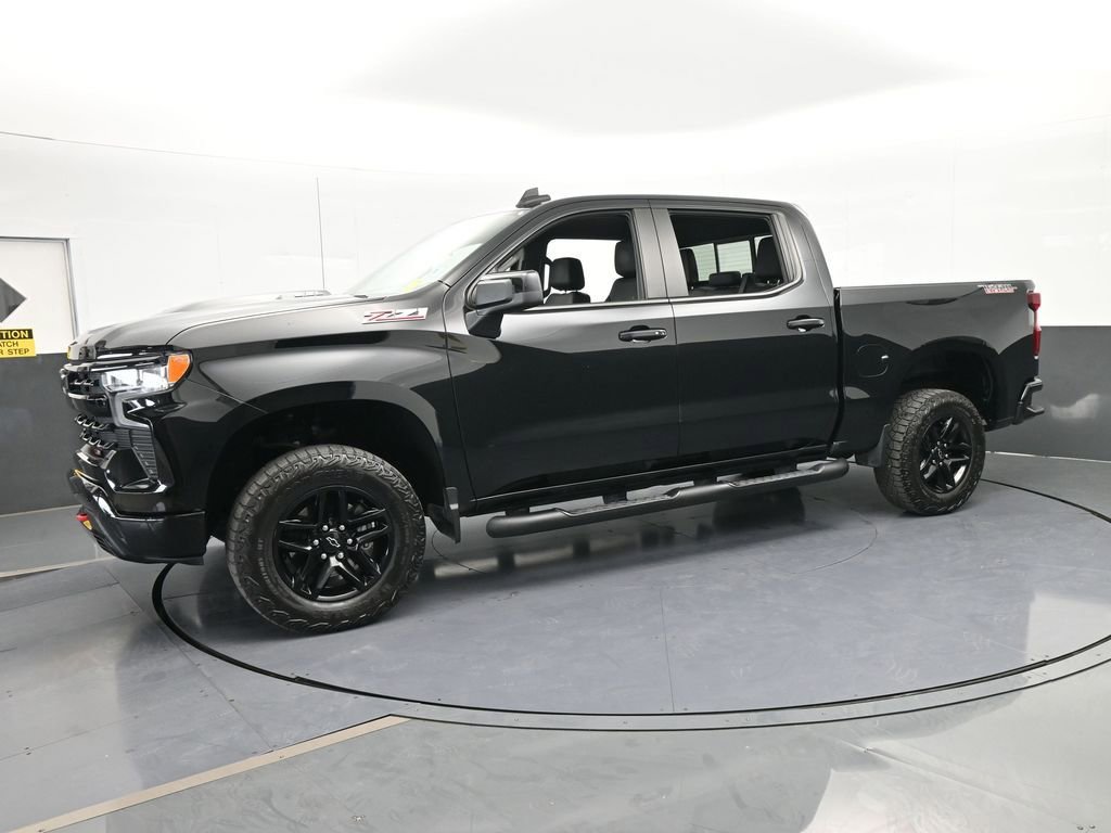Used 2024 Chevrolet Silverado 1500 LT Trail Boss w/ Convenience Package II image 2