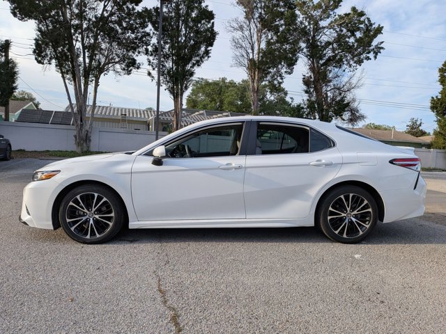 Used 2020 Toyota Camry SE video 2