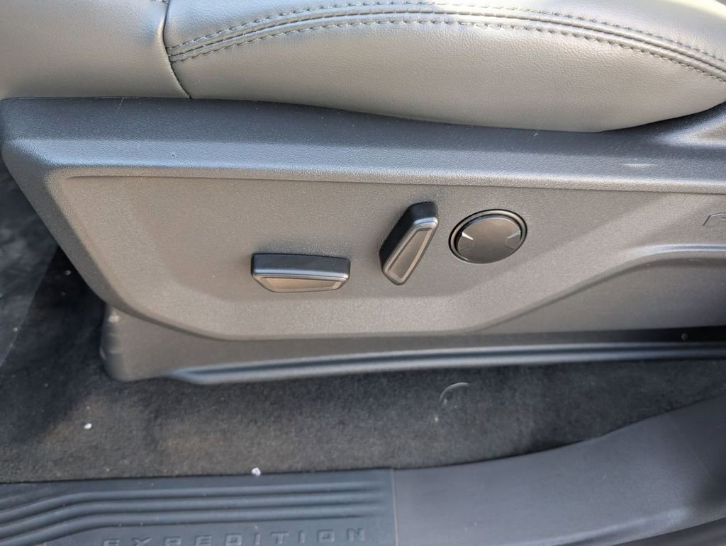 New 2026 Ford Expedition Active image 27