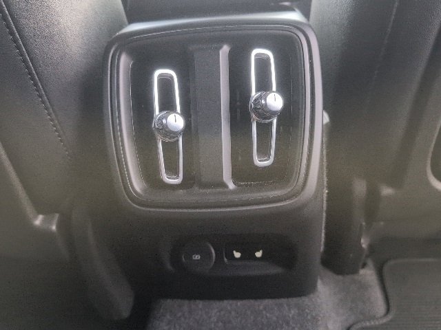 Used 2021 Volvo XC40 T5 R-Design w/ Climate Package image 12