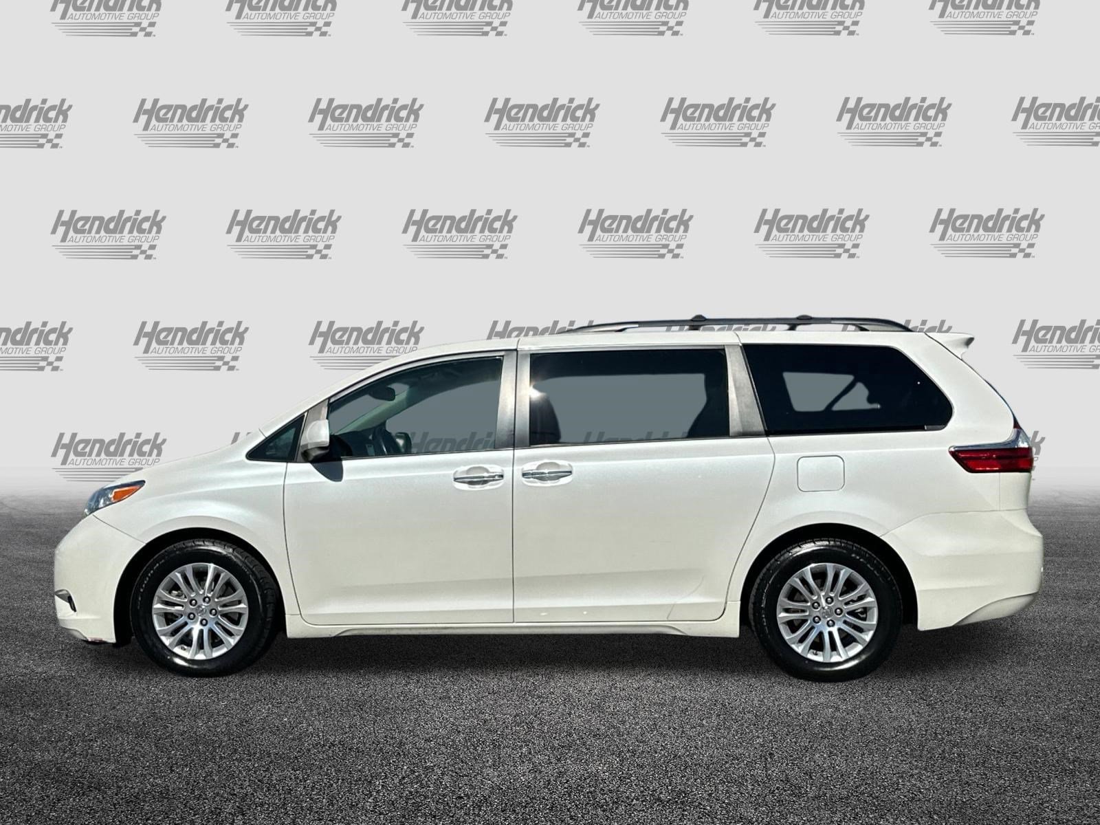 Used 2015 Toyota Sienna XLE w/ XLE Navigation Package image 8