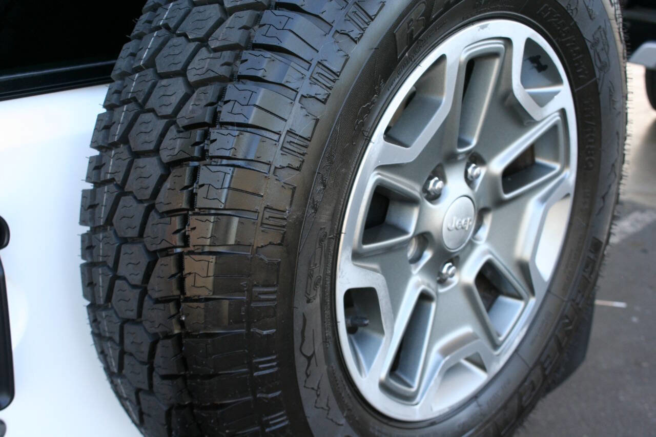 Used 2018 Jeep Wrangler Unlimited Sport w/ Connectivity Group image 31