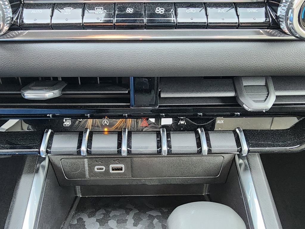 New 2026 GMC Canyon Elevation w/ Convenience Package image 30