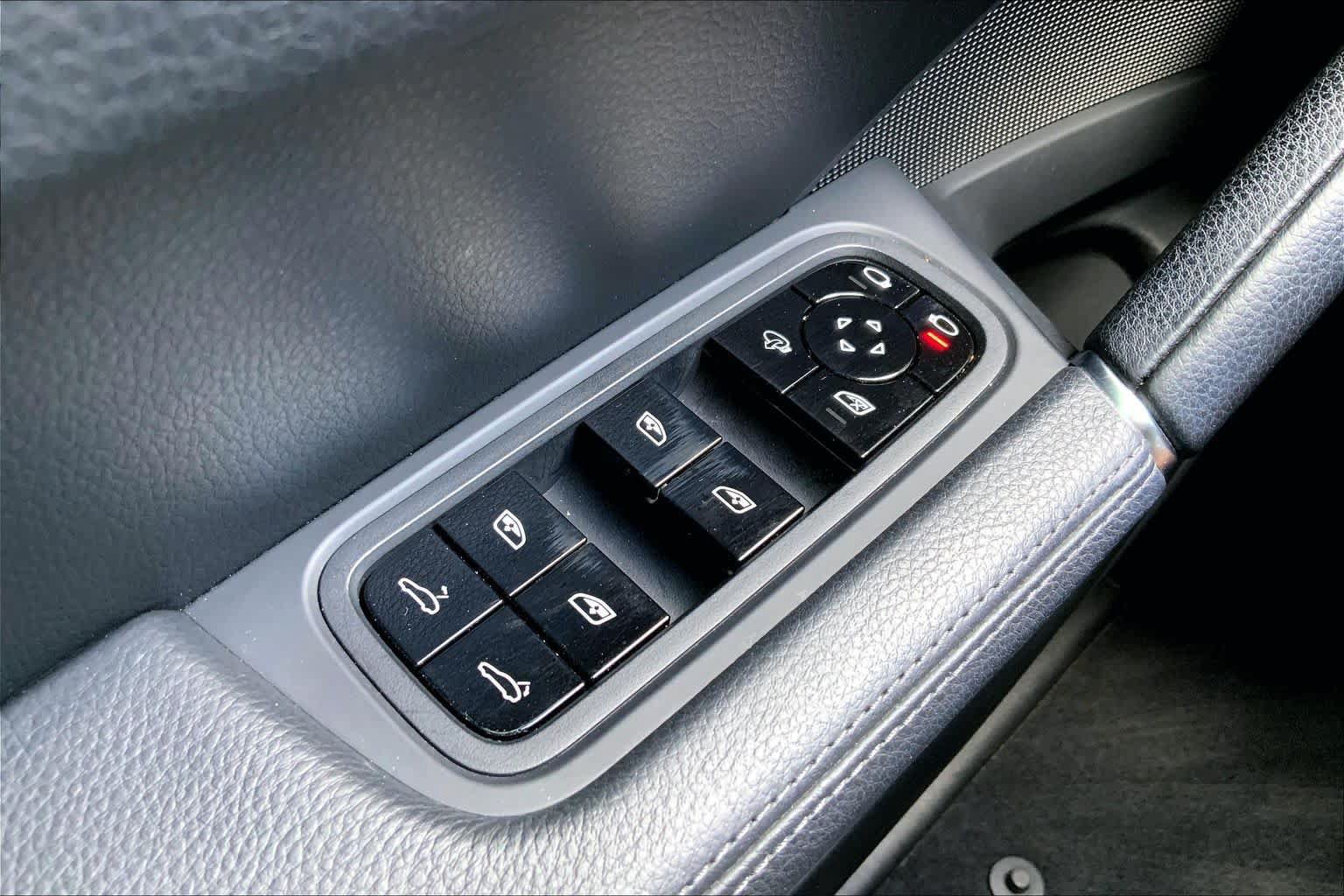 Used 2021 Porsche Cayenne AWD/4WD image 35