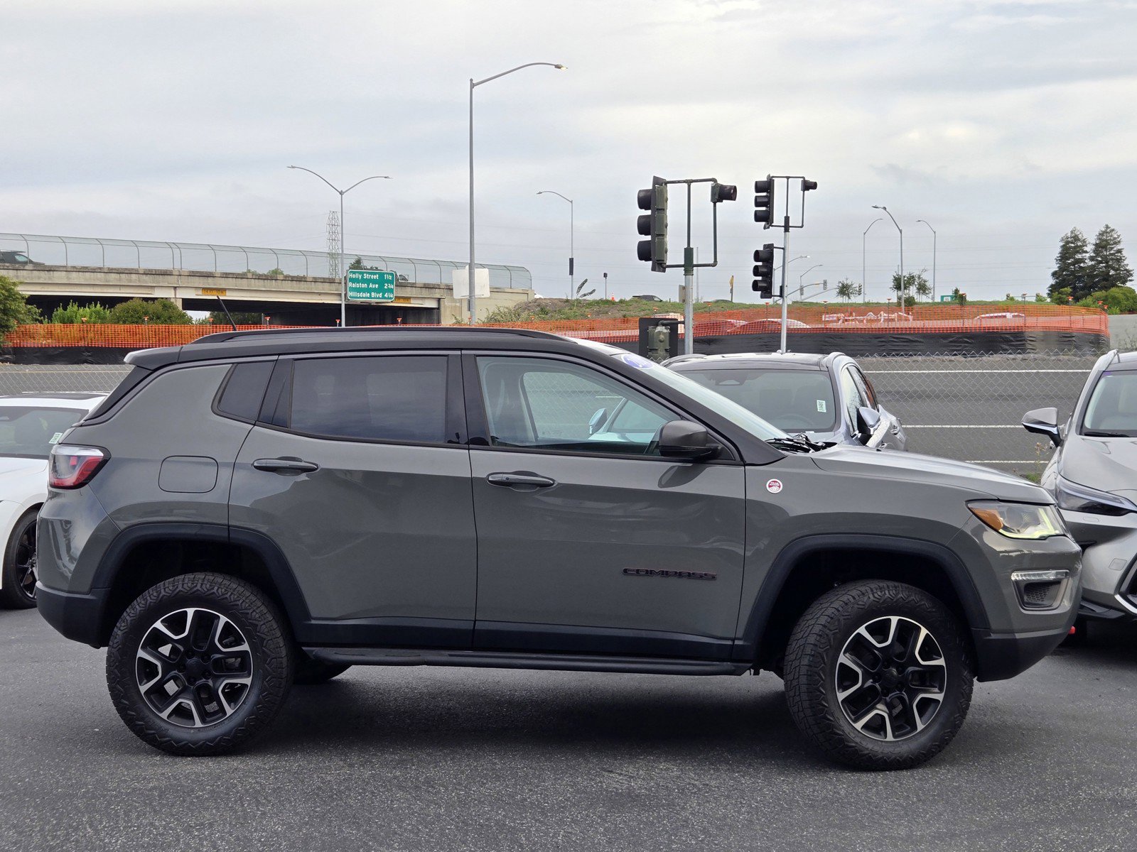 Used 2020 Jeep Compass Trailhawk w/ Leather Interior Group AWD/4WD image 3