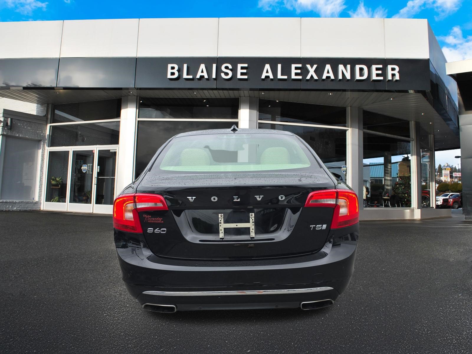 Used 2016 Volvo S60 T5 Inscription Platinum FWD image 4