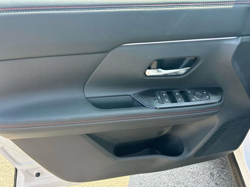 New 2026 Nissan Kicks SR FWD image 14