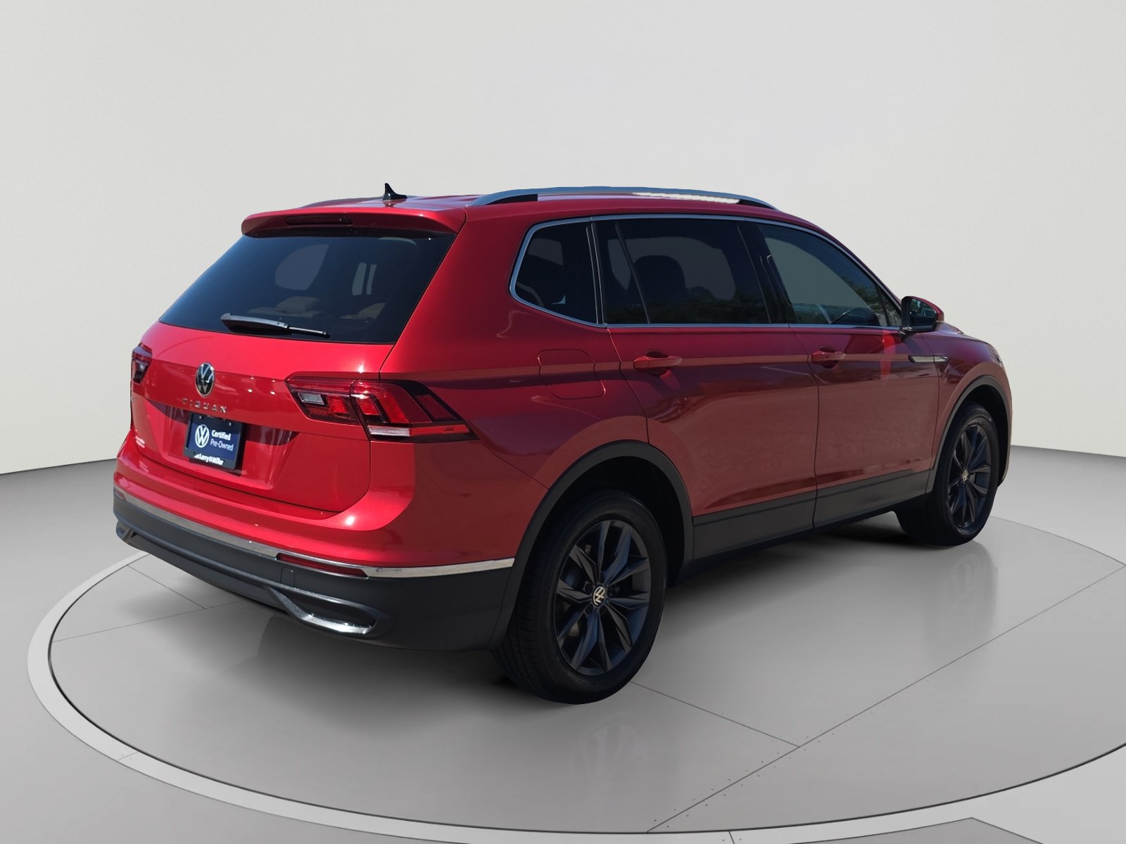Certified 2022 Volkswagen Tiguan SE FWD image 5