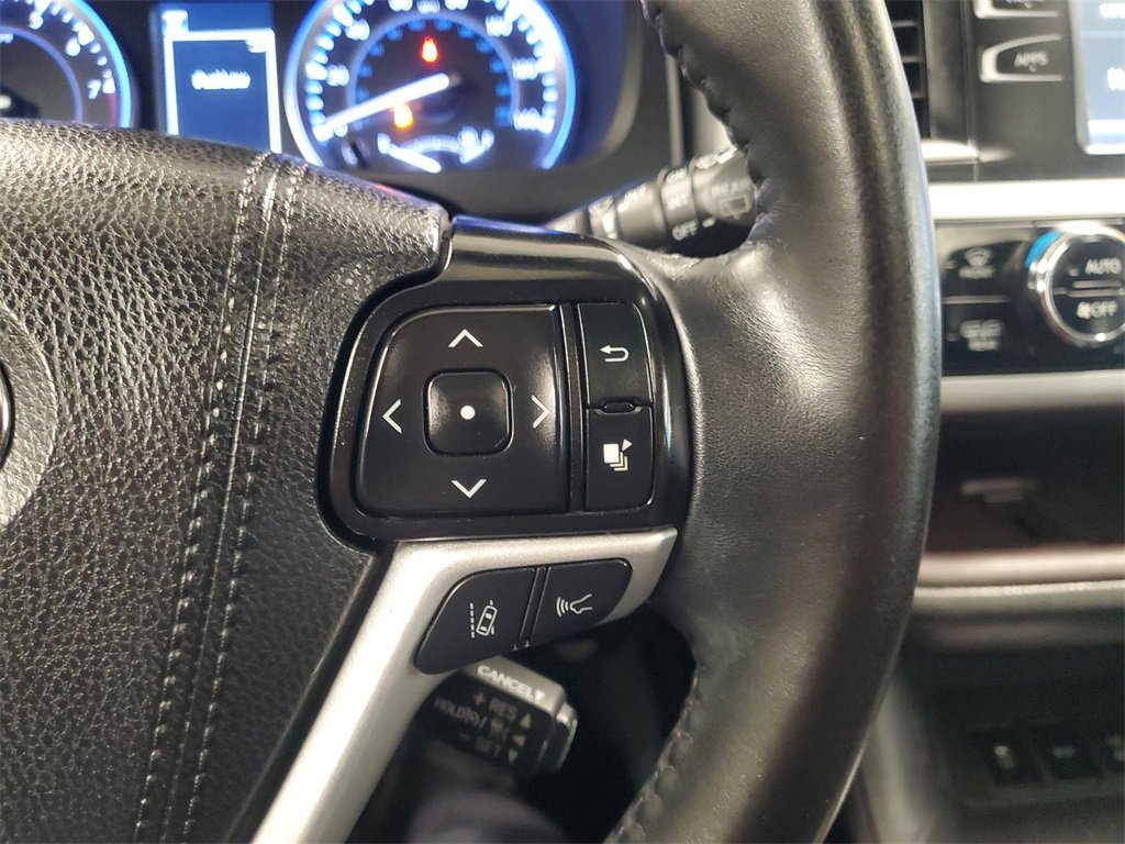 Used 2019 Toyota Highlander XLE image 24