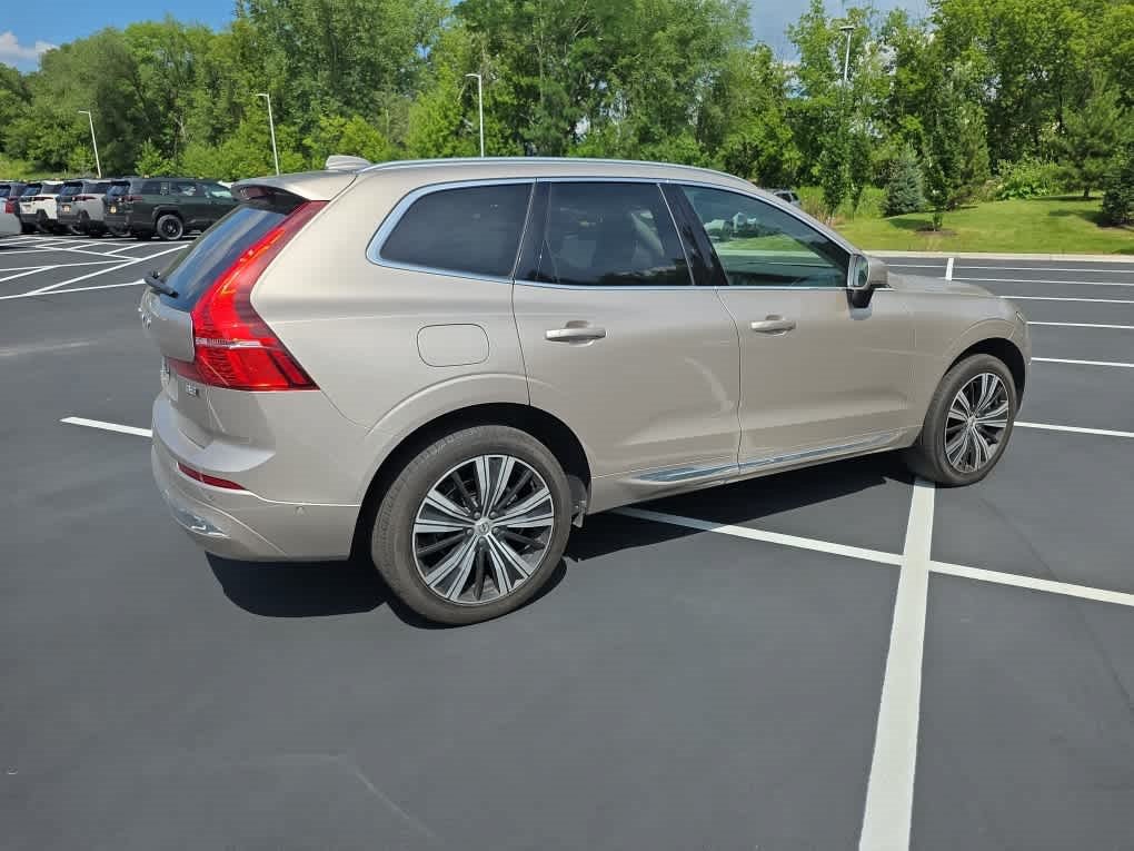 Used 2023 Volvo XC60 B5 Plus w/ Climate Package AWD/4WD image 3