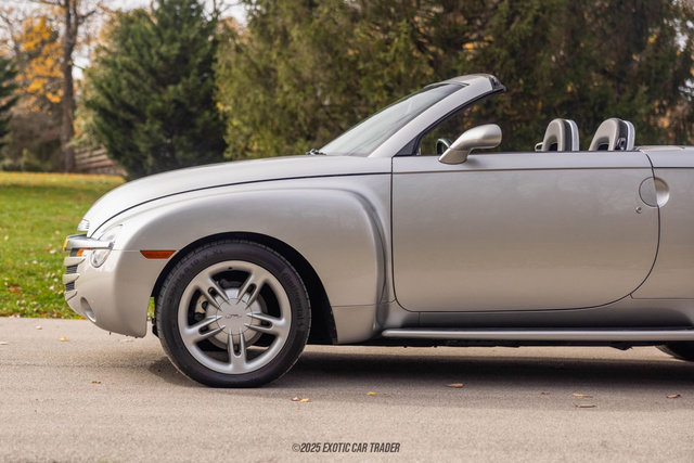 Used 2005 Chevrolet SSR w/ Preferred Equipment Group image 4