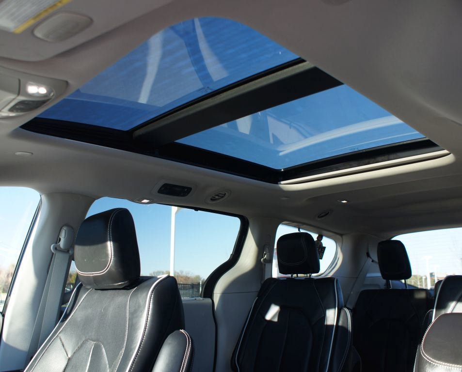 Used 2022 Chrysler Pacifica Limited image 6
