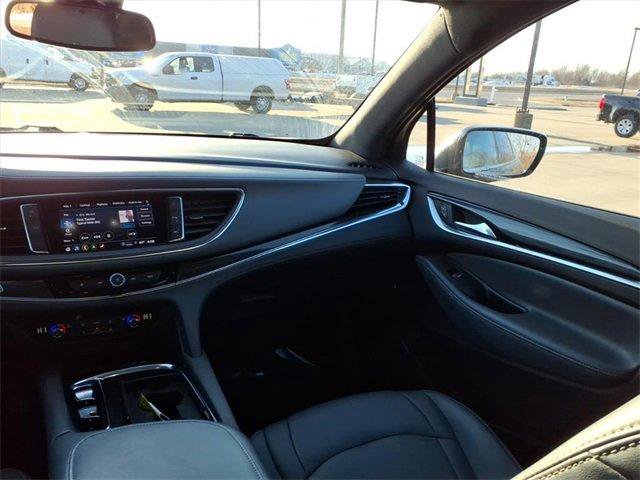Used 2023 Buick Enclave Essence image 9