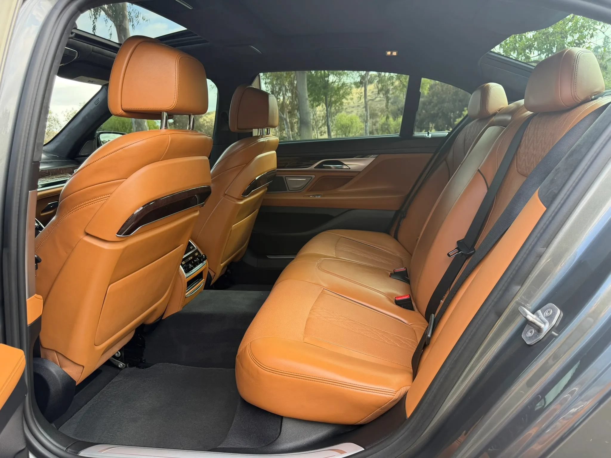 Used 2017 BMW 750i RWD image 17
