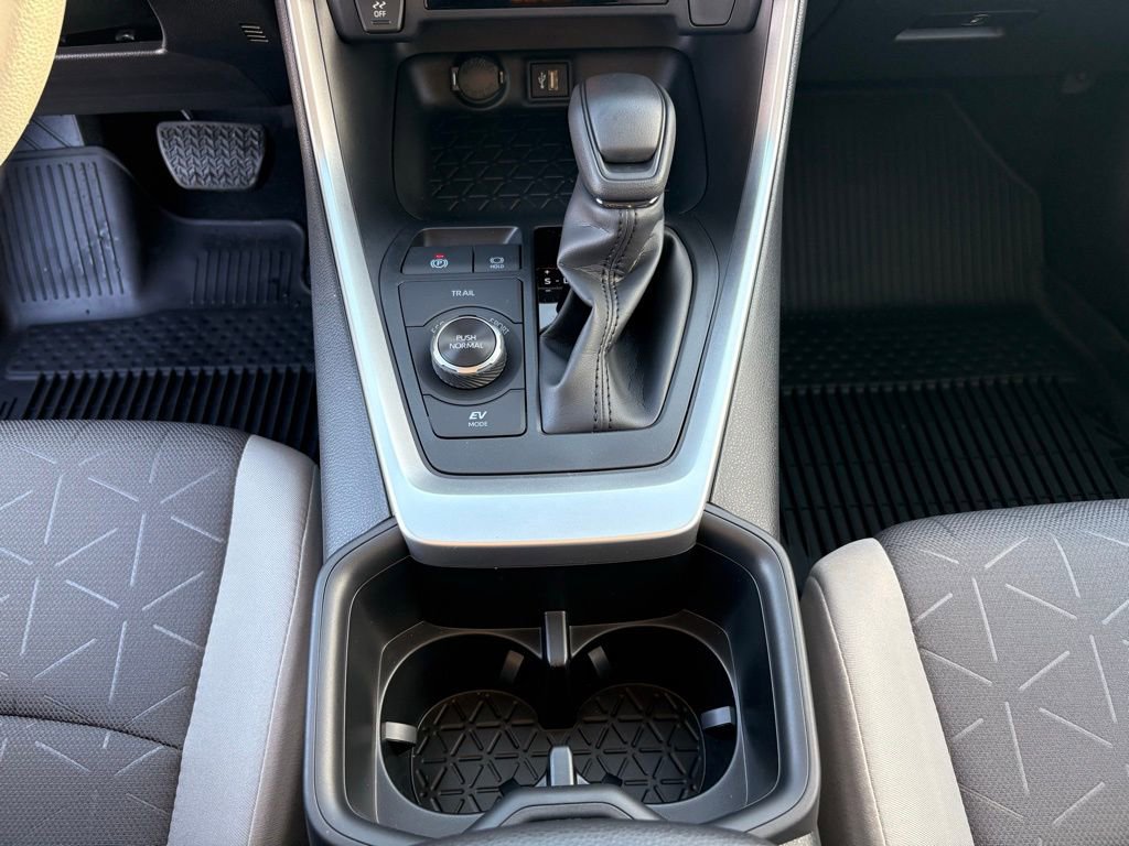 Used 2025 Toyota RAV4 XLE image 20