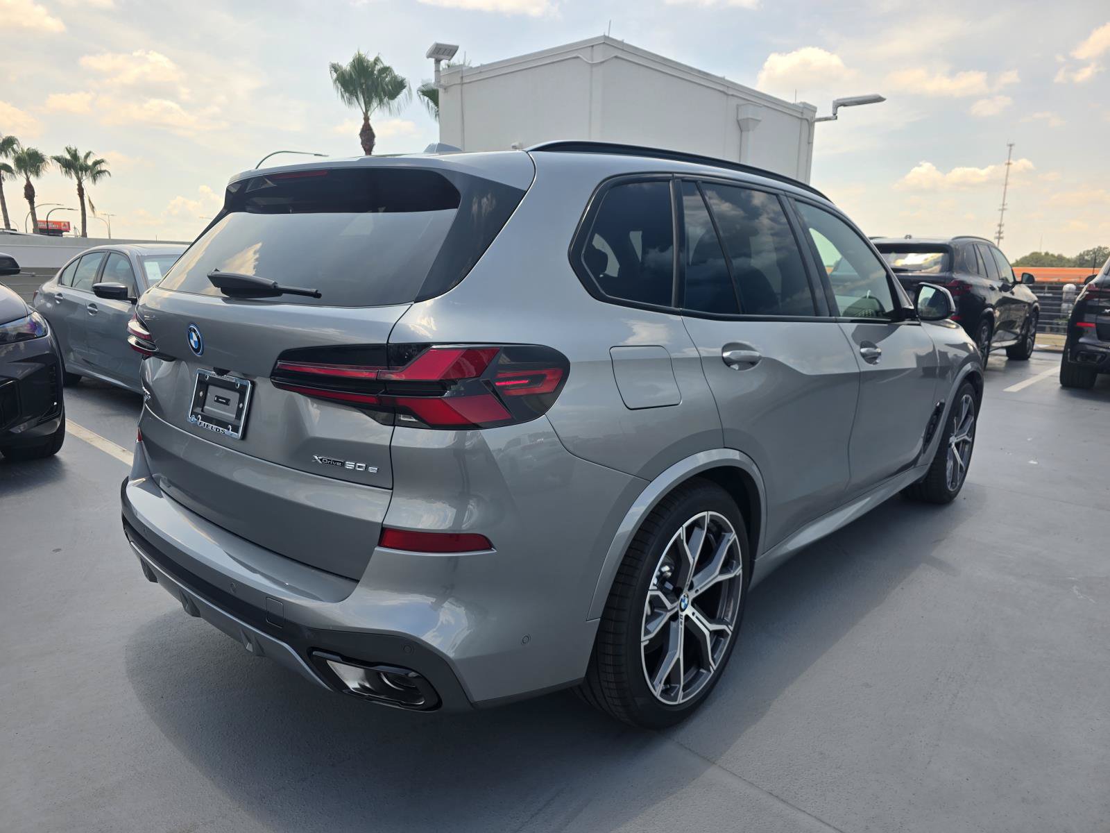 New 2026 BMW X5 xDrive50e w/ M Sport Package AWD/4WD image 24